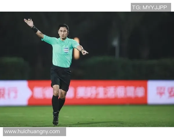 中国足球裁判历史性突破首次执法世界杯预选赛展现国际赛场新风貌 中国足球裁判历史性突破首次执法世界杯预选赛展现国际赛场新风貌