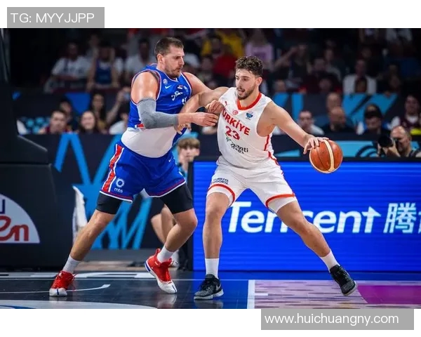 约基奇场上举动引发球迷热议 各方观点交锋掀起舆论风暴